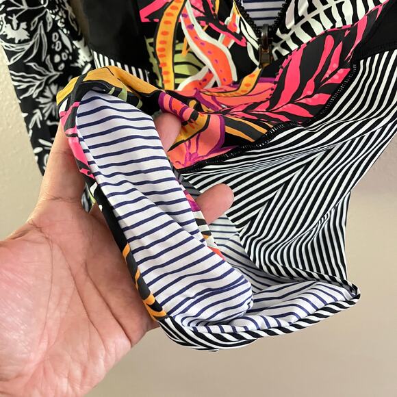 Maaji Ebony Zip front Waves surfer One-Piece Rashguard - Picture 7 of 7